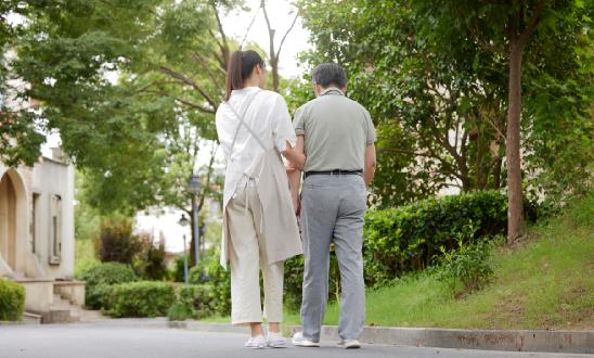 行业分析：银发经济市场广阔 各地把握银发经济政策带来的新机遇