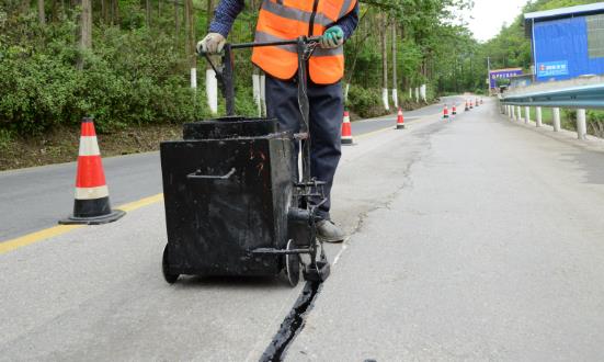 公路养护行业发展报告：我国公路养护市场每年规模超1000亿元人民币