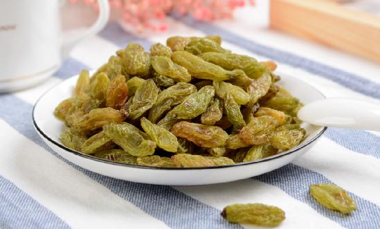 2024年休闲食品行业发展环境及消费需求分析