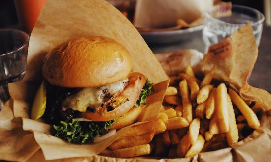 西式快餐行业市场分析：预计2024年市场规模有望达到4277.8亿元