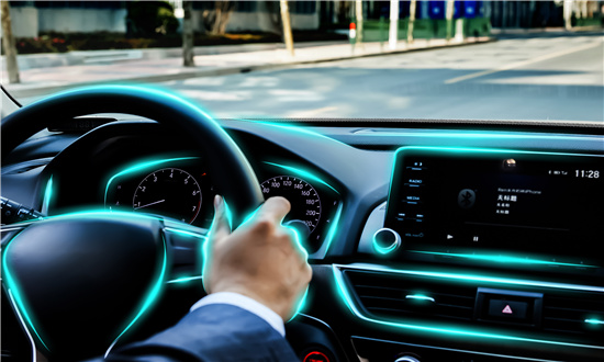 2024年中国智能网联汽车市场驱动因素、智能网联汽车主要细分市场及行业未来发展投资前景趋势