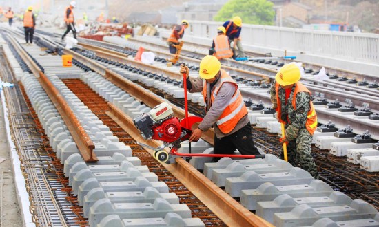 2024年中国铁路建设行业的产业链上下游结构及投资前景分析